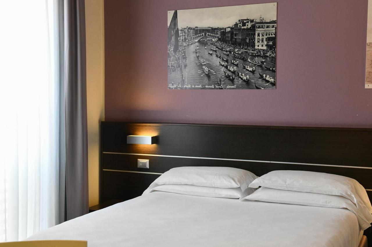 Hotel Vienna Lido di Jesolo Esterno foto